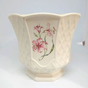 Belleek Country Trellis Stargazer Lily Ivory Color Paneled Vase